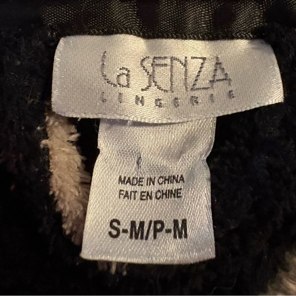 La SENZA “Critter Comfort” Black Fleece Robe – S/M - Picture 2 of 3